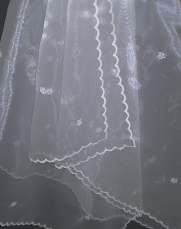100657 White Wedding couple's veil